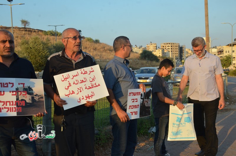 فيديو: وقفة احتجاجية جراء الاعتداء على الحي الجنوبي من قبل قطعان المستوطنين الإرهابيين